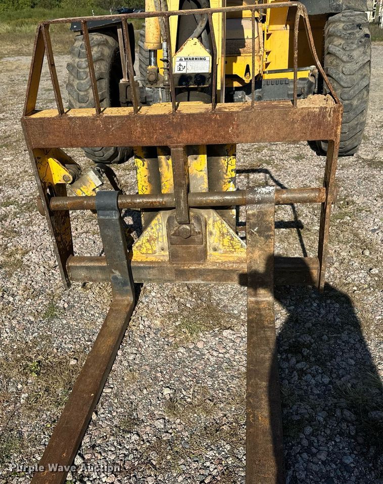 image for item EL0016 2003 Pettibone 8044 telehandler