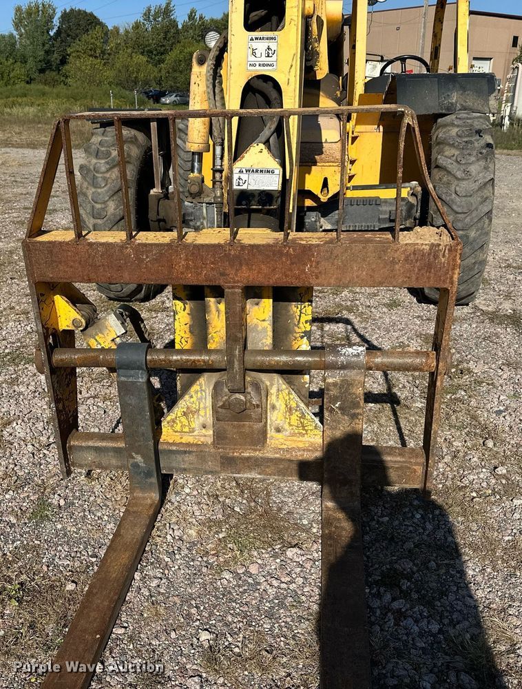 image for item EL0016 2003 Pettibone 8044 telehandler