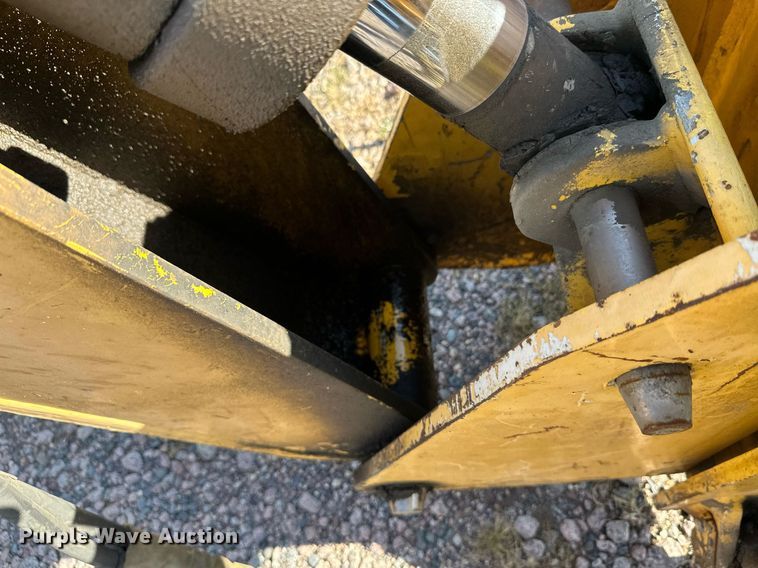 image for item EL0016 2003 Pettibone 8044 telehandler