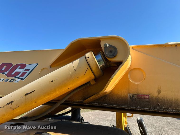 image for item EL0016 2003 Pettibone 8044 telehandler