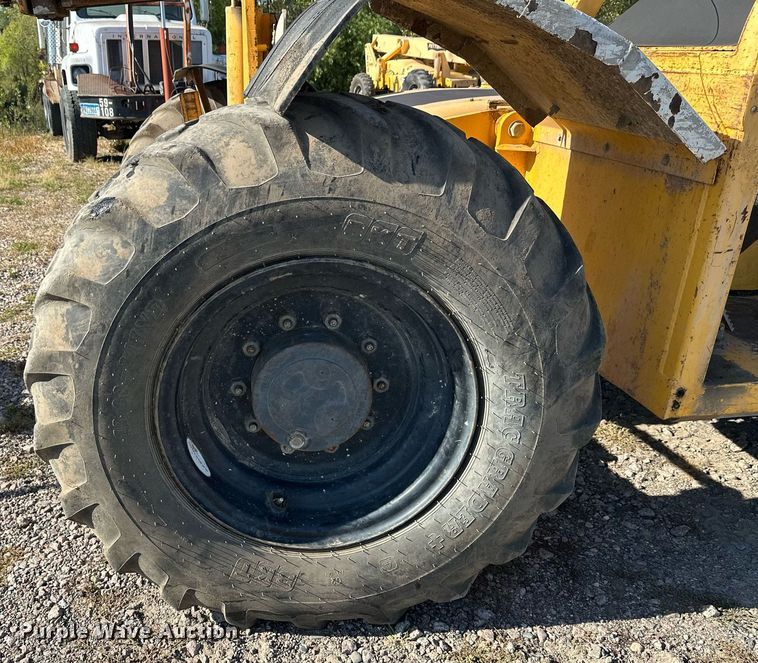 image for item EL0016 2003 Pettibone 8044 telehandler