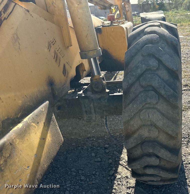 image for item EL0016 2003 Pettibone 8044 telehandler