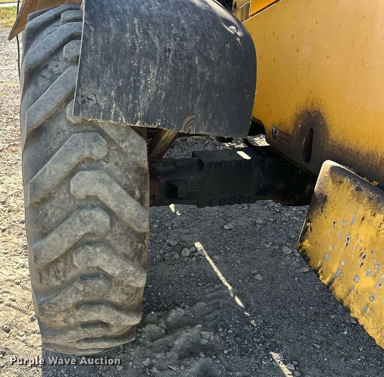 image for item EL0016 2003 Pettibone 8044 telehandler