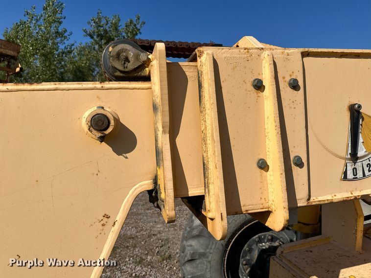 image for item EL0018 2005 Pertibone 8044 telehandler