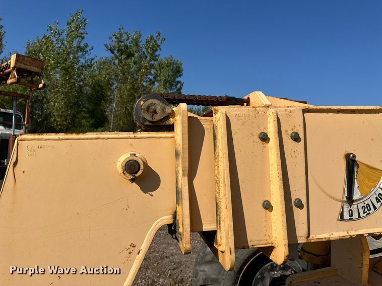 image for item EL0018 2005 Pertibone 8044 telehandler