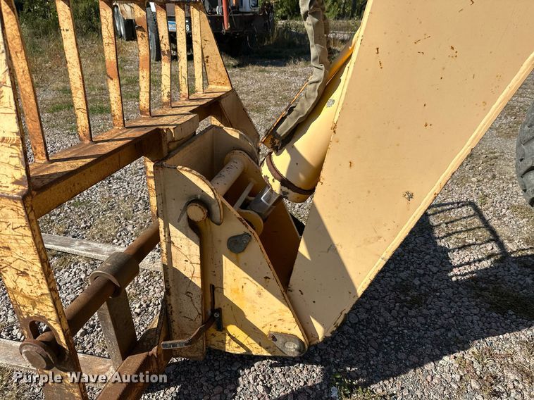 image for item EL0018 2005 Pertibone 8044 telehandler