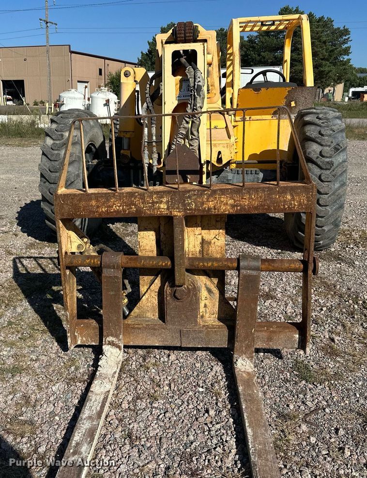image for item EL0018 2005 Pertibone 8044 telehandler