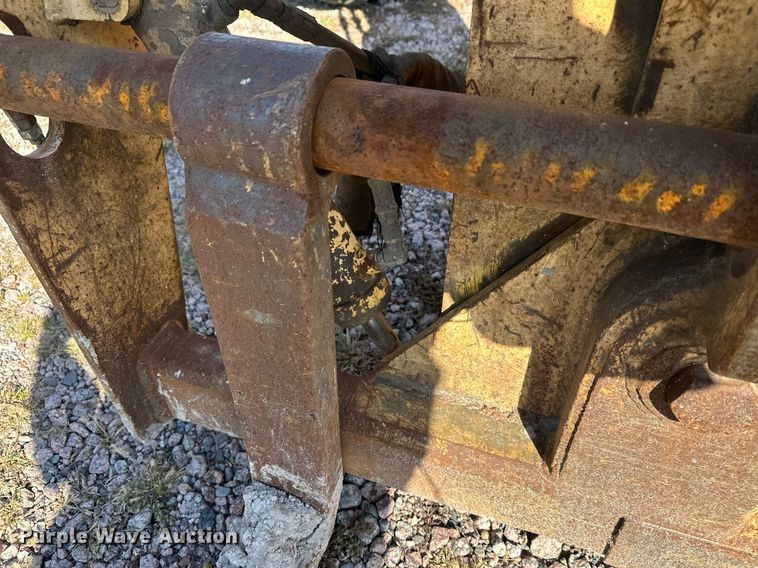 image for item EL0018 2005 Pertibone 8044 telehandler