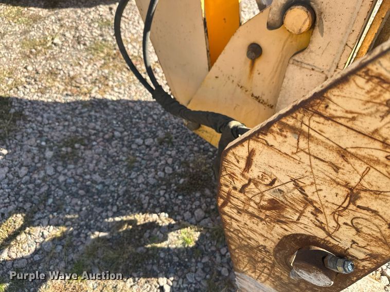 image for item EL0018 2005 Pertibone 8044 telehandler