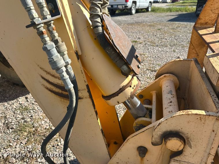 image for item EL0018 2005 Pertibone 8044 telehandler