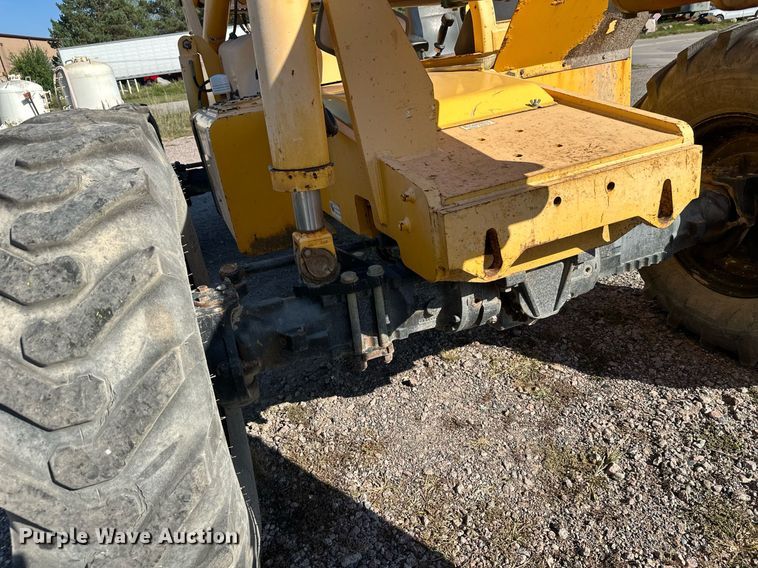 image for item EL0018 2005 Pertibone 8044 telehandler