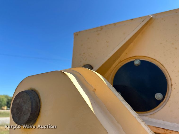 image for item EL0018 2005 Pertibone 8044 telehandler