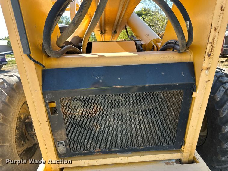 image for item EL0018 2005 Pertibone 8044 telehandler