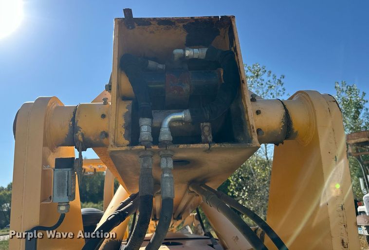 image for item EL0018 2005 Pertibone 8044 telehandler