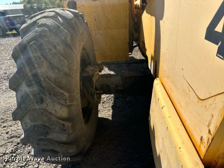 image for item EL0018 2005 Pertibone 8044 telehandler