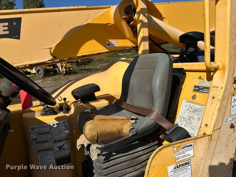 image for item EL0018 2005 Pertibone 8044 telehandler