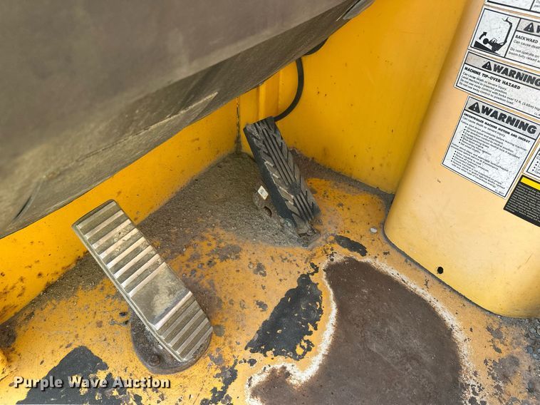 image for item EL0018 2005 Pertibone 8044 telehandler