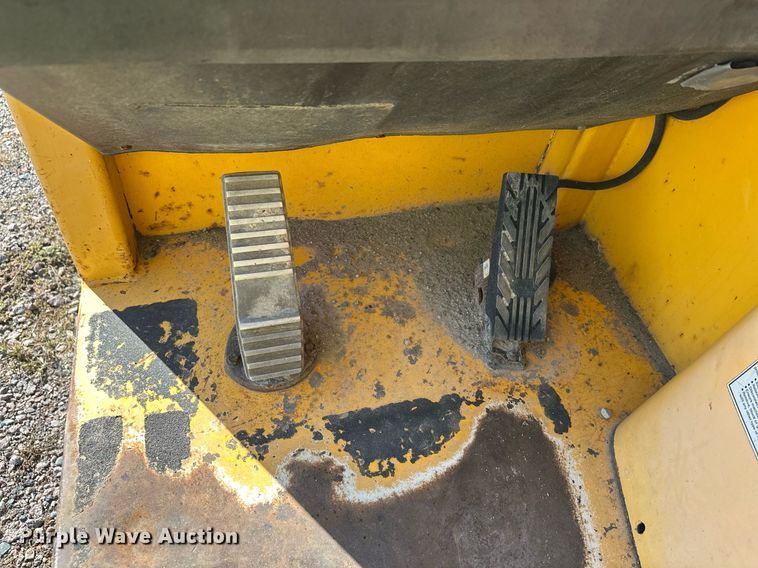 image for item EL0018 2005 Pertibone 8044 telehandler