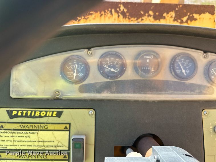 image for item EL0018 2005 Pertibone 8044 telehandler