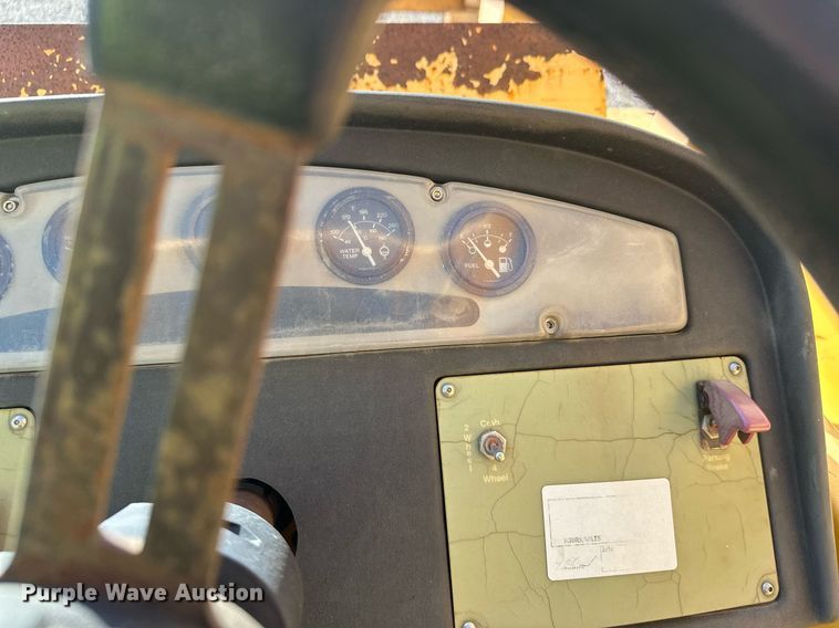 image for item EL0018 2005 Pertibone 8044 telehandler