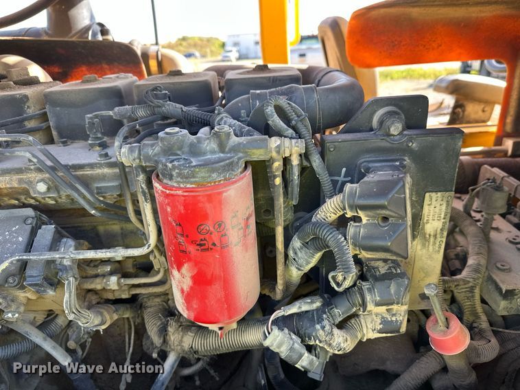 image for item EL0018 2005 Pertibone 8044 telehandler