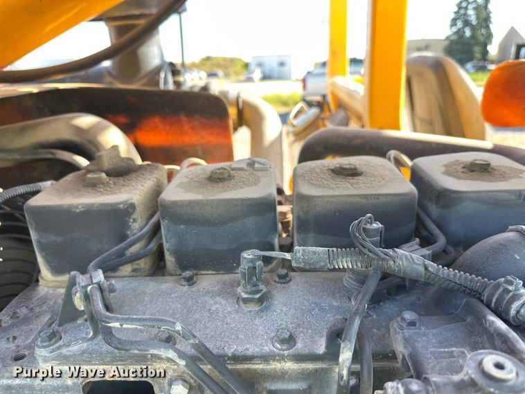 image for item EL0018 2005 Pertibone 8044 telehandler