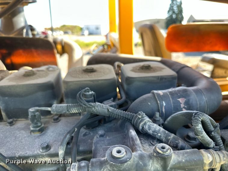 image for item EL0018 2005 Pertibone 8044 telehandler