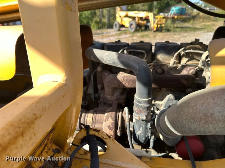 image for item EL0018 2005 Pertibone 8044 telehandler