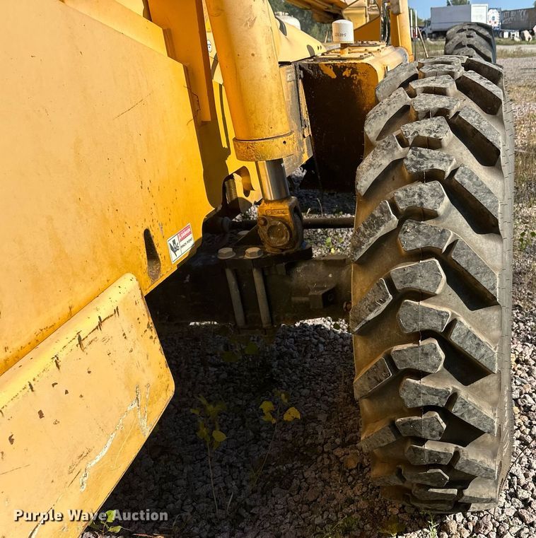 image for item EL0018 2005 Pertibone 8044 telehandler