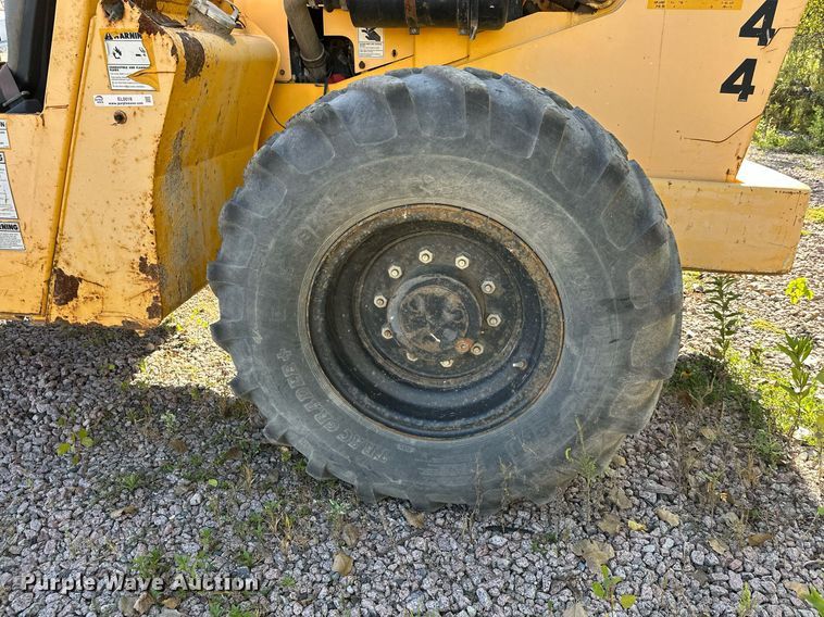 image for item EL0018 2005 Pertibone 8044 telehandler