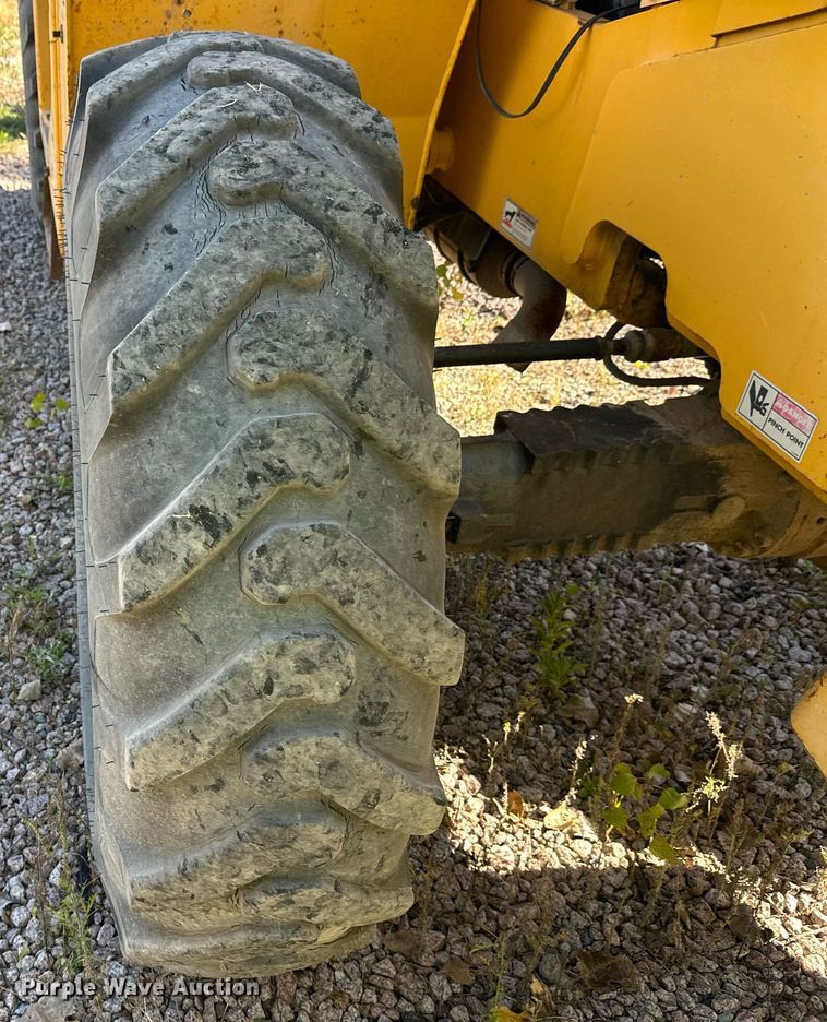 image for item EL0018 2005 Pertibone 8044 telehandler