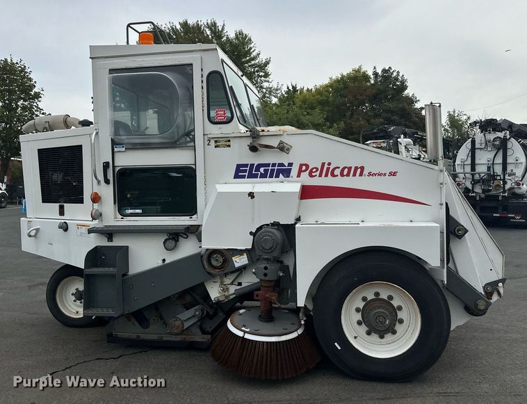 image for item EL0021 2001 Eljin Pelican series S street sweeper