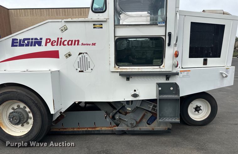image for item EL0021 2001 Eljin Pelican series S street sweeper