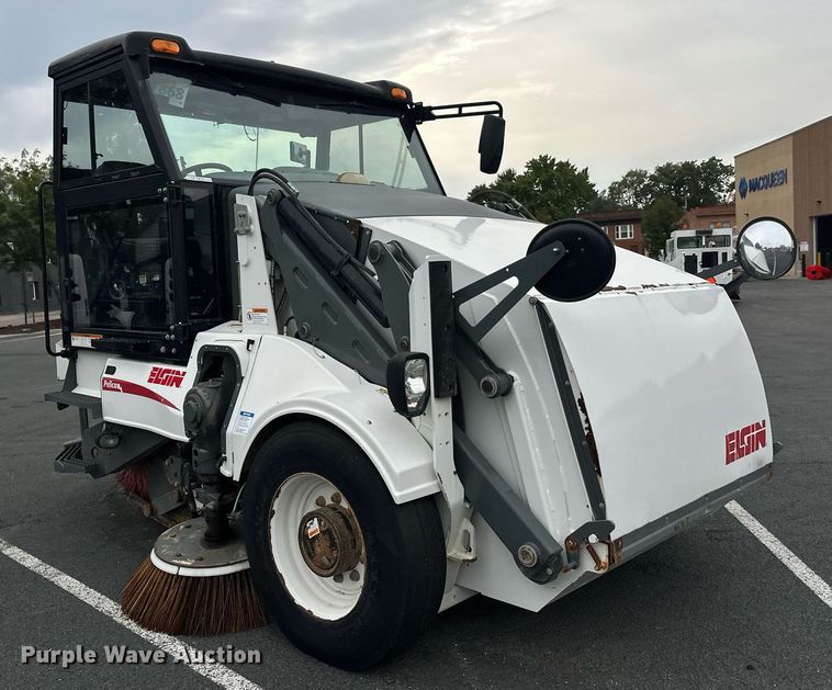image for item EL0022 2010 Eljin Pelican street sweeper