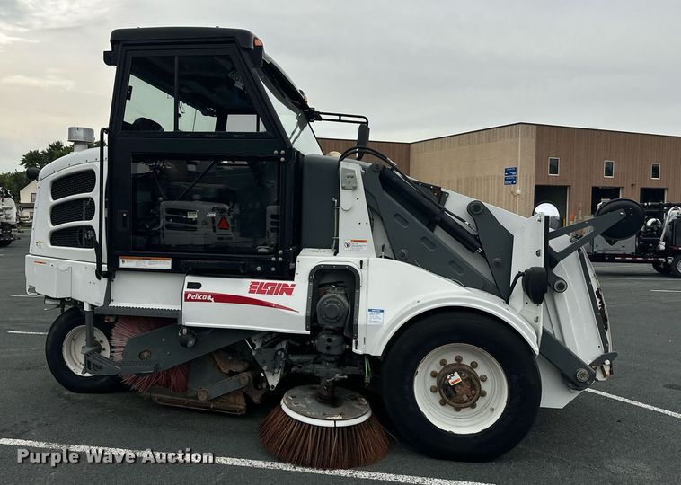 image for item EL0022 2010 Eljin Pelican street sweeper