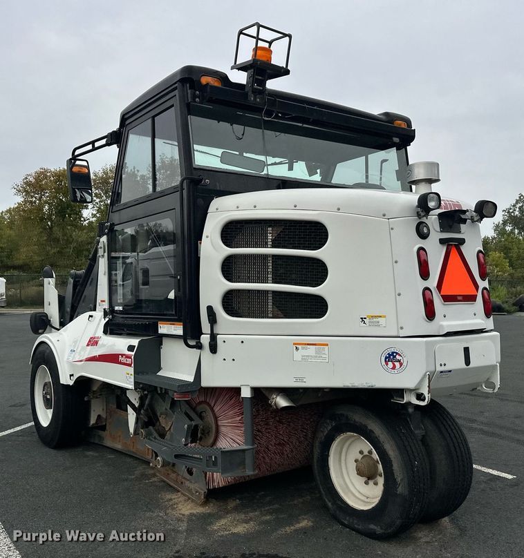 image for item EL0022 2010 Eljin Pelican street sweeper