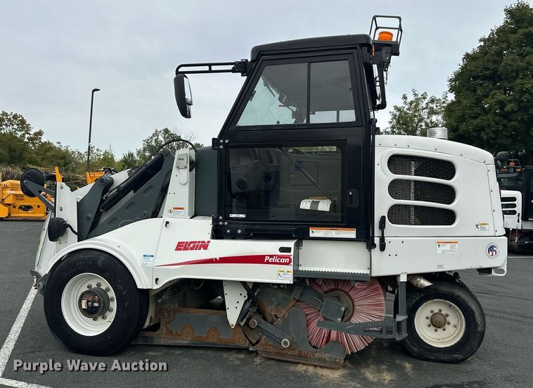 image for item EL0022 2010 Eljin Pelican street sweeper