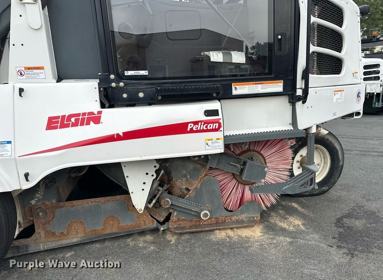 image for item EL0022 2010 Eljin Pelican street sweeper