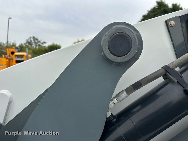 image for item EL0022 2010 Eljin Pelican street sweeper