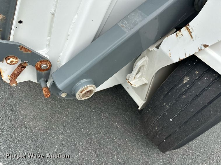 image for item EL0022 2010 Eljin Pelican street sweeper