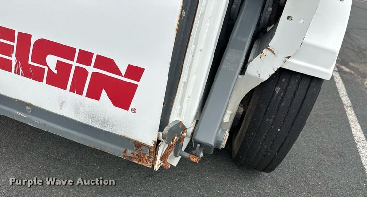 image for item EL0022 2010 Eljin Pelican street sweeper