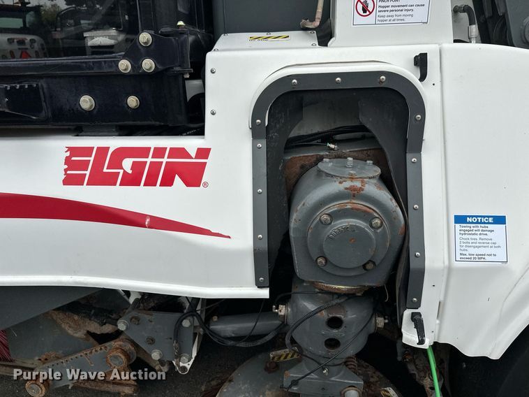 image for item EL0022 2010 Eljin Pelican street sweeper