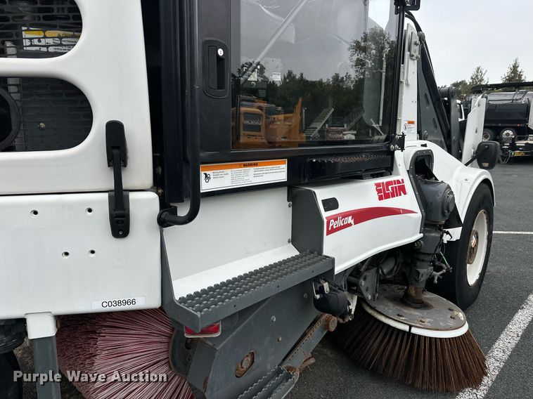image for item EL0022 2010 Eljin Pelican street sweeper