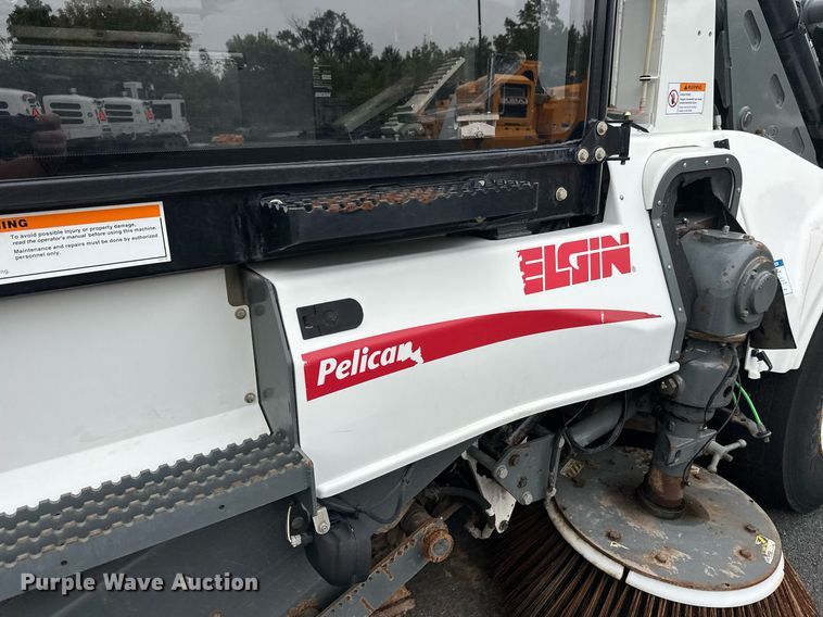 image for item EL0022 2010 Eljin Pelican street sweeper
