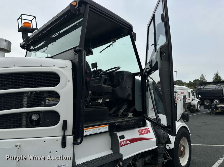 image for item EL0022 2010 Eljin Pelican street sweeper