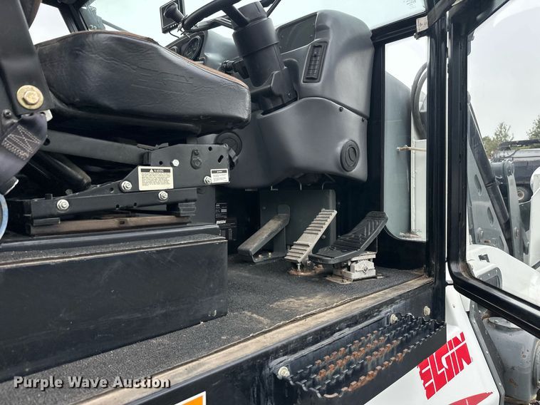 image for item EL0022 2010 Eljin Pelican street sweeper