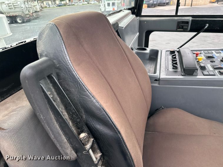 image for item EL0022 2010 Eljin Pelican street sweeper