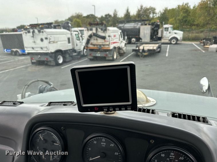 image for item EL0022 2010 Eljin Pelican street sweeper