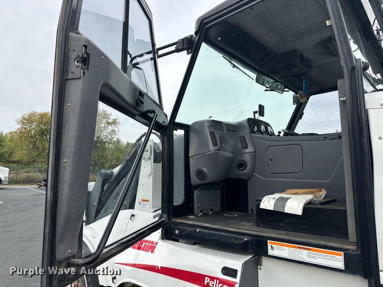 image for item EL0022 2010 Eljin Pelican street sweeper