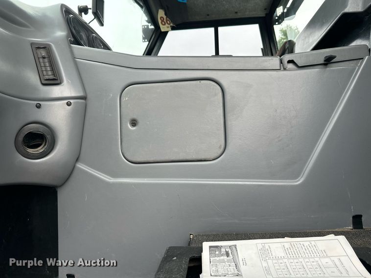 image for item EL0022 2010 Eljin Pelican street sweeper